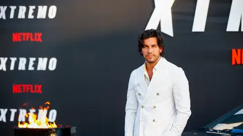 Mario Casas en la premiere Mario Casas en la premiere