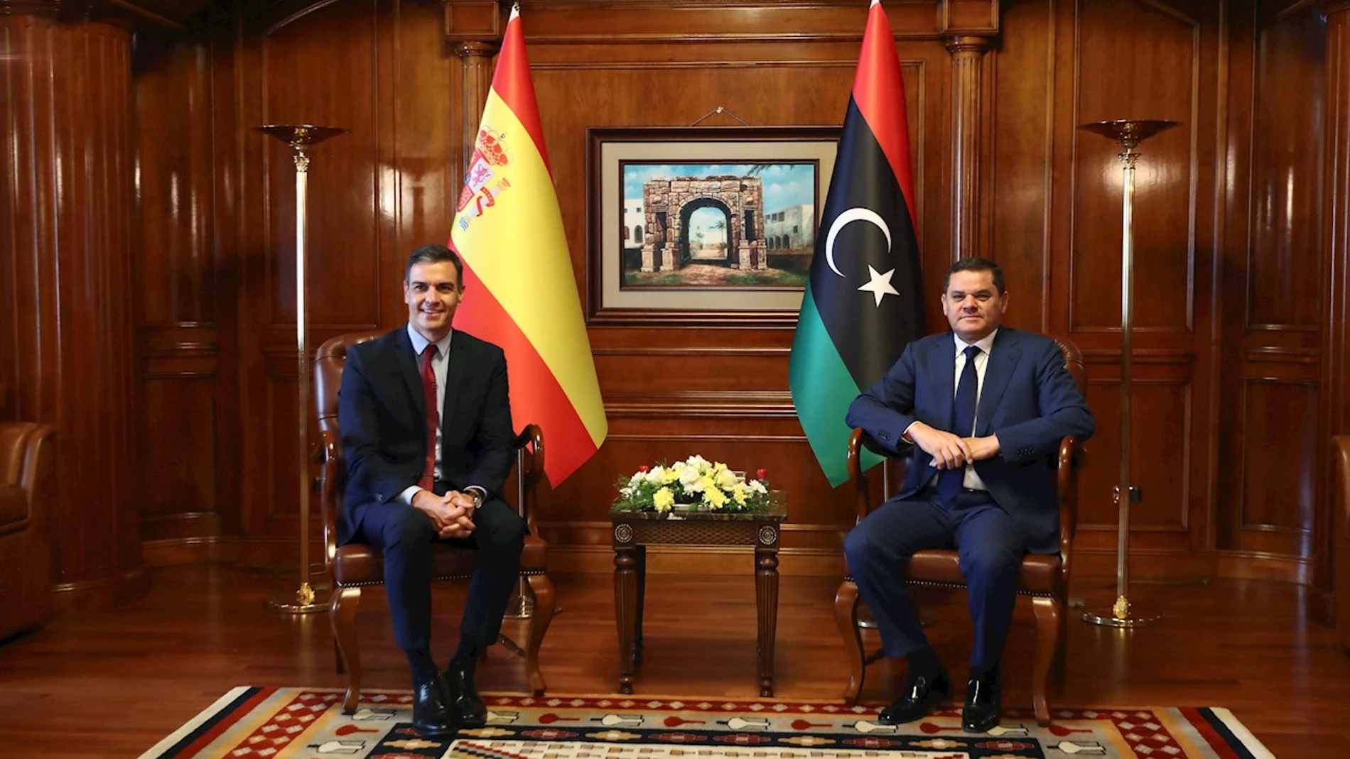 El presidente del Gobierno español, Pedro Sánchez, durante la reunión mantenida con el primer ministro del Gobierno de Unidad Nacional de Libia, Abdelhamid Dbeibah, con motivo de su visita a Trípoli