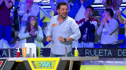 ¡De locos! Mario celebra por todo lo alto los 2.100 euros del bote de ‘La ruleta de la suerte’ ¡De locos! Mario celebra por todo lo alto los 2.100 euros del bote de ‘La ruleta de la suerte’