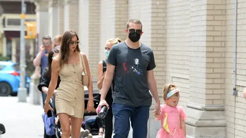 Irina Shayk y Bradley Cooper con su hija Irina Shayk y Bradley Cooper con su hija