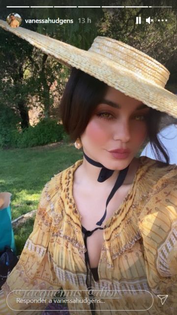 Vanessa Hudgens a lo 'Bridgerton'
