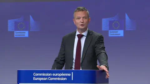 La Comisión Europea pide coherencia a España para que exija una PCR a los turistas británicos La Comisión Europea pide coherencia a España para que exija una PCR a los turistas británicos