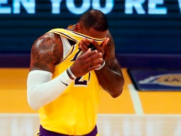LeBron James y los Lakers caen eliminados en la primera ronda de Playoffs ante los Suns