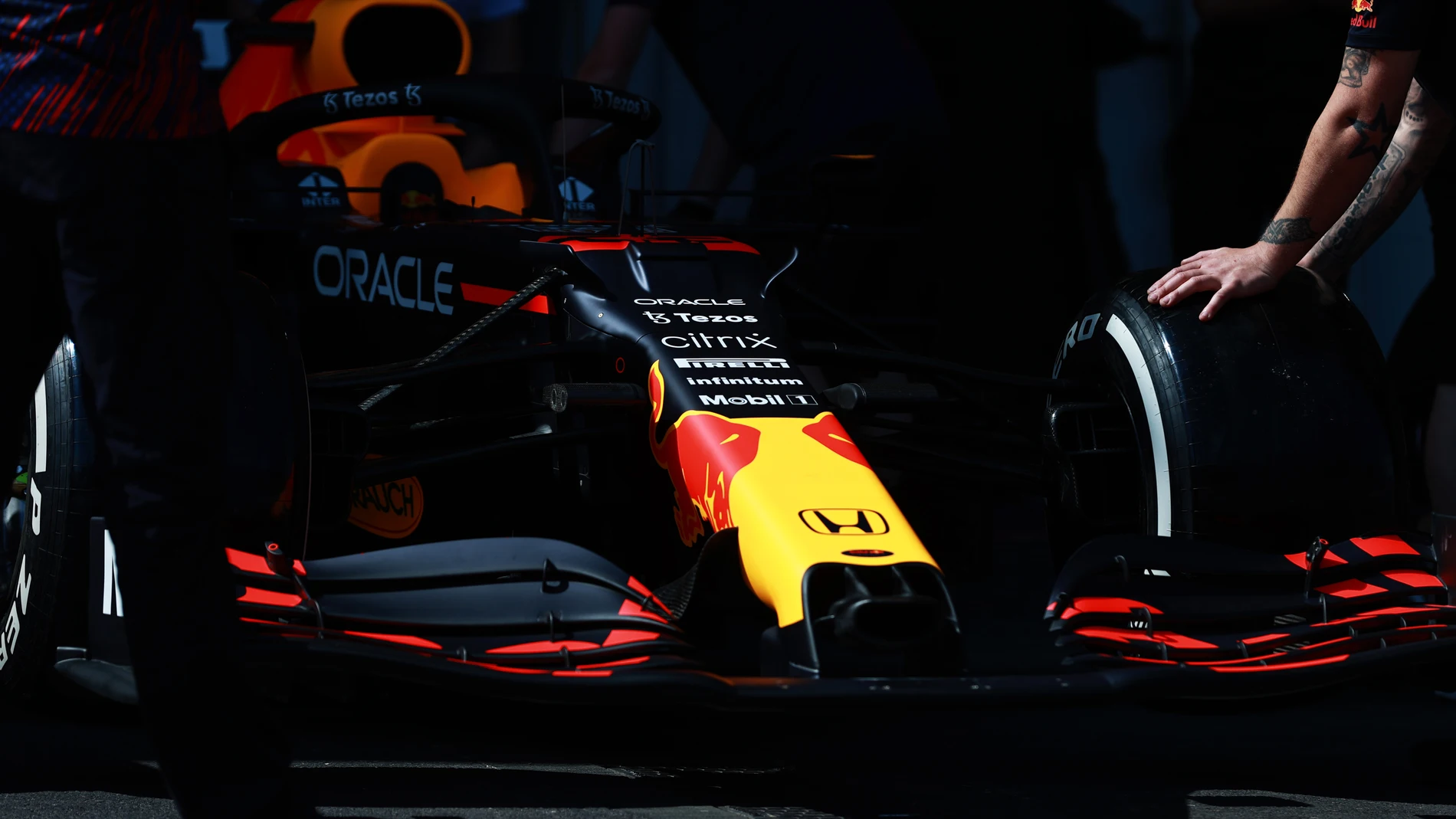 Verstappen lidera los primeros libres en el GP de Azerbaiyán con Sainz 3º y Alonso 9º