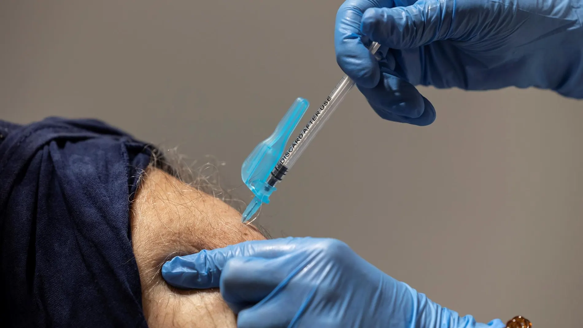 La eficacia de la vacuna de Pfizer es menor contra la variante india del coronavirus, según un estudio
