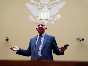 Fauci pide a China que revele los informes médicos de los científicos enfermos en Wuhan