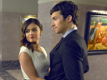 Ezra y Aria en 'Pretty Little Liars' Ezra y Aria en 'Pretty Little Liars'