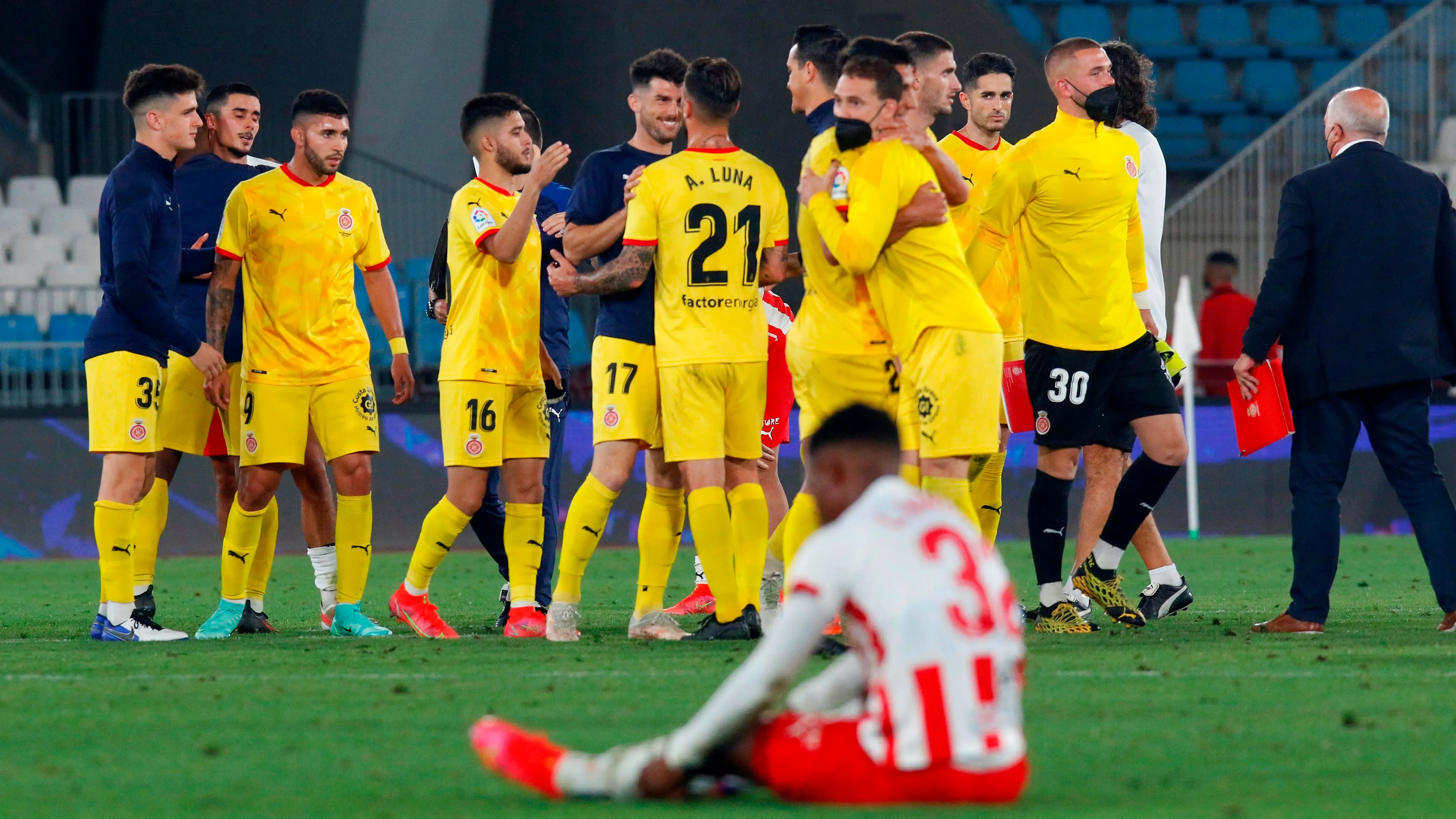 Los jugadores del Girona celebran el pase a la final por el ascenso