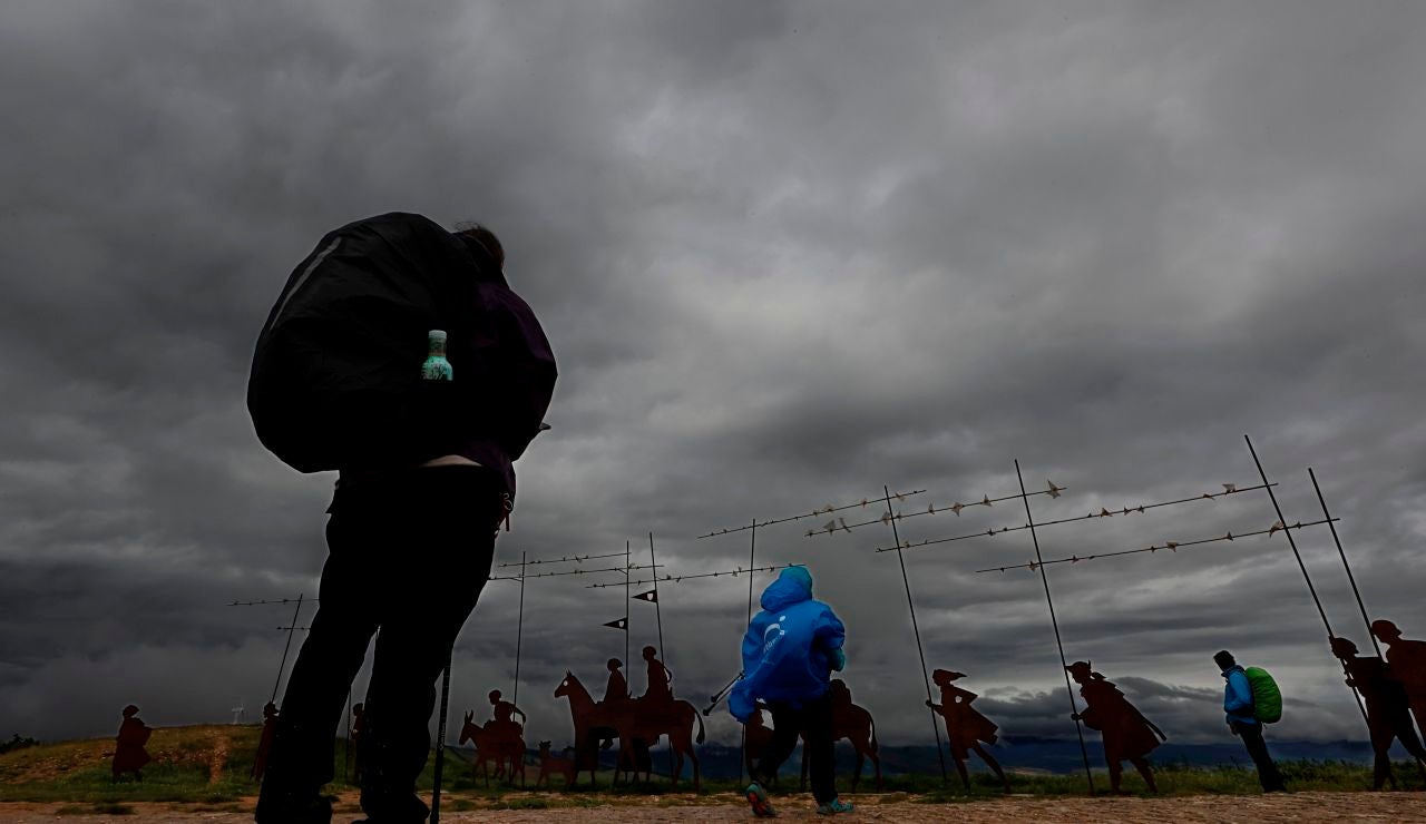 Cielos nubosos con lluvia y viento Cielos nubosos con lluvia y viento