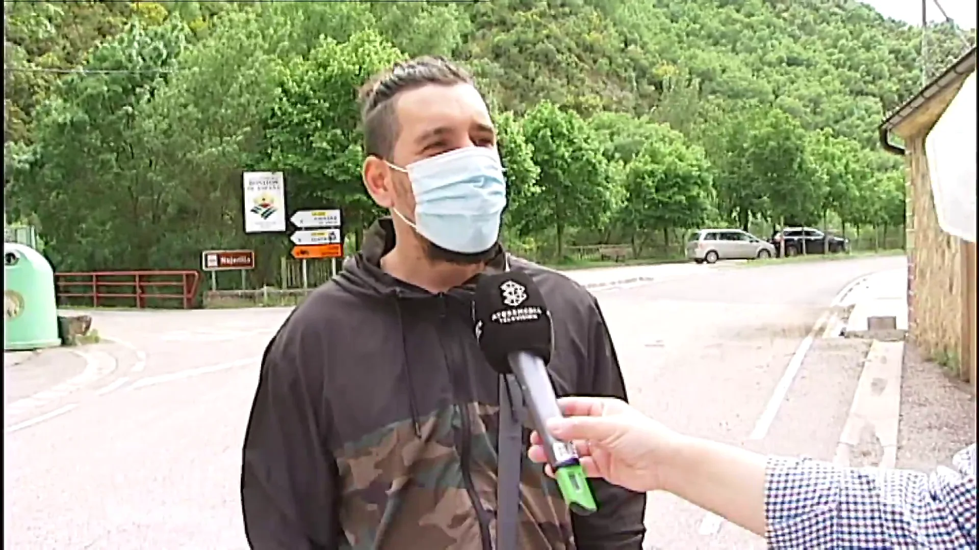 La Guardia Civil controla las actividades del campamento hippie que practica sexo al aire libre La Guardia Civil controla las actividades del campamento hippie que practica sexo al aire libre