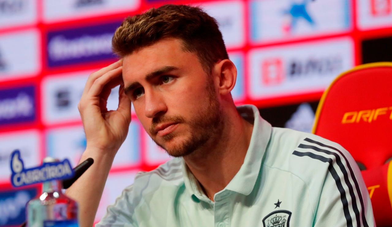 El jugador de la selección española de fútbol Aymeric Laporte, durante una rueda de prensa El jugador de la selección española de fútbol Aymeric Laporte, durante una rueda de prensa