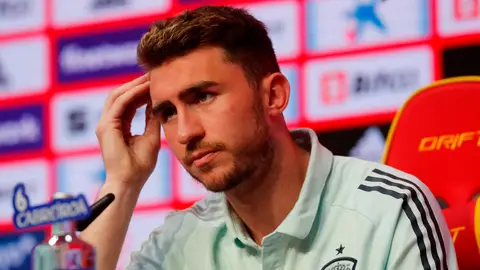 El jugador de la selección española de fútbol Aymeric Laporte, durante una rueda de prensa  El jugador de la selección española de fútbol Aymeric Laporte, durante una rueda de prensa