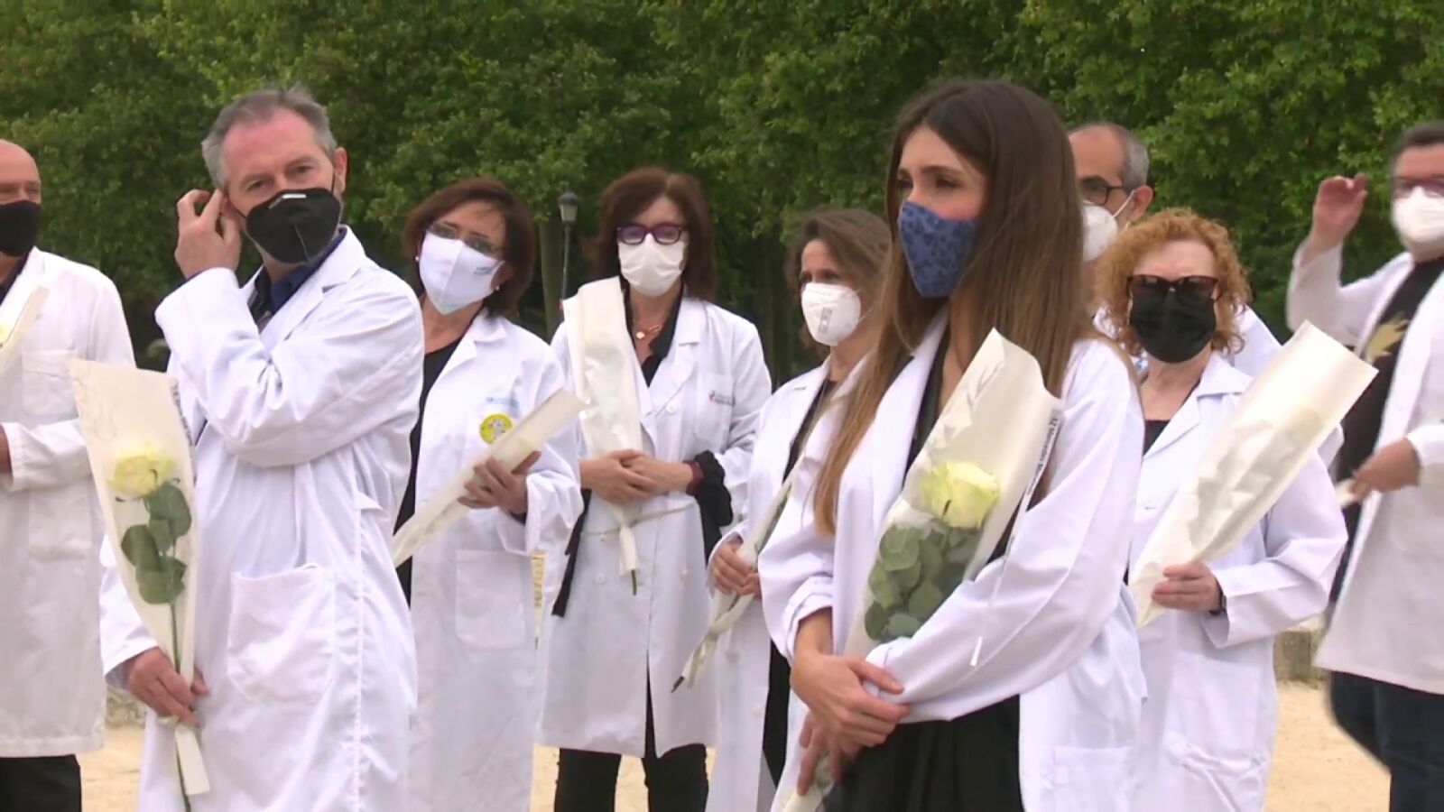 Los médicos de Madrid rinden un homenaje a sus compañeros muertos por coronavirus