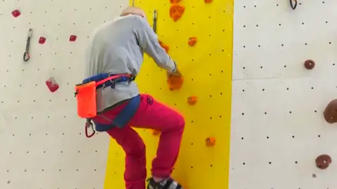 Marcel Remy, el escalador de 98 años: "No entiendo a la gente que no se mueve a esta edad" Marcel Remy, el escalador de 98 años: "No entiendo a la gente que no se mueve a esta edad"