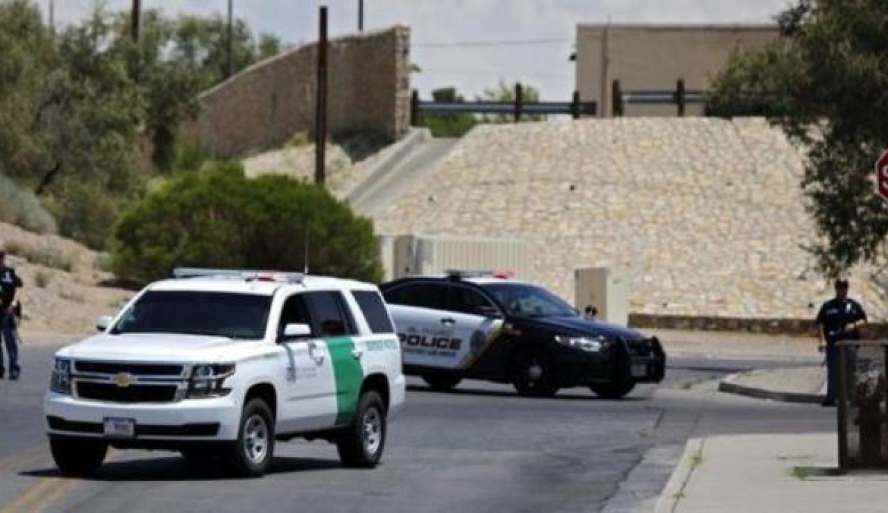 Unos coches policiales realizan una persecución en Estados Unidos Unos coches policiales realizan una persecución en Estados Unidos