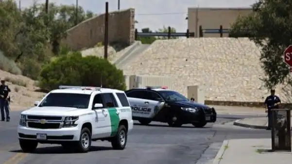 Unos coches policiales realizan una persecución en Estados Unidos Unos coches policiales realizan una persecución en Estados Unidos