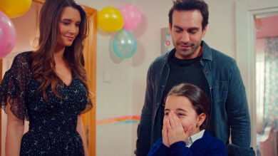 Demir y Candan sorprenden a Öykü con una fiesta de cumpleaños inolvidable