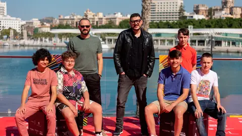 El director y los actores de Live is life El director y los actores de Live is life