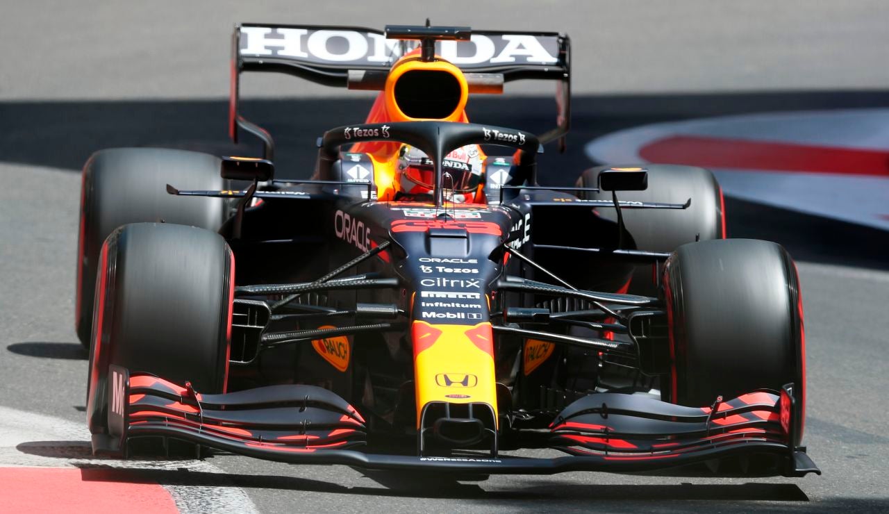 Sergio Pérez gana un accidentado GP de Azerbaiyán, con Fernando Alonso sexto y Carlos Sainz octavo Sergio Pérez gana un accidentado GP de Azerbaiyán, con Fernando Alonso sexto y Carlos Sainz octavo