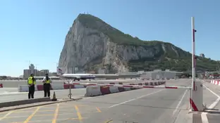 Peñón de Gibraltar Un avión aterrizando en Gibraltar