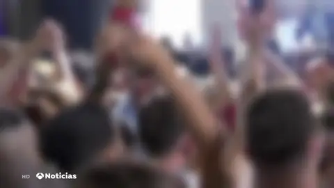 Desalojadas más de 6.500 personas por aglomeraciones y botellones en Barcelona Desalojadas más de 6.500 personas por aglomeraciones y botellones en Barcelona