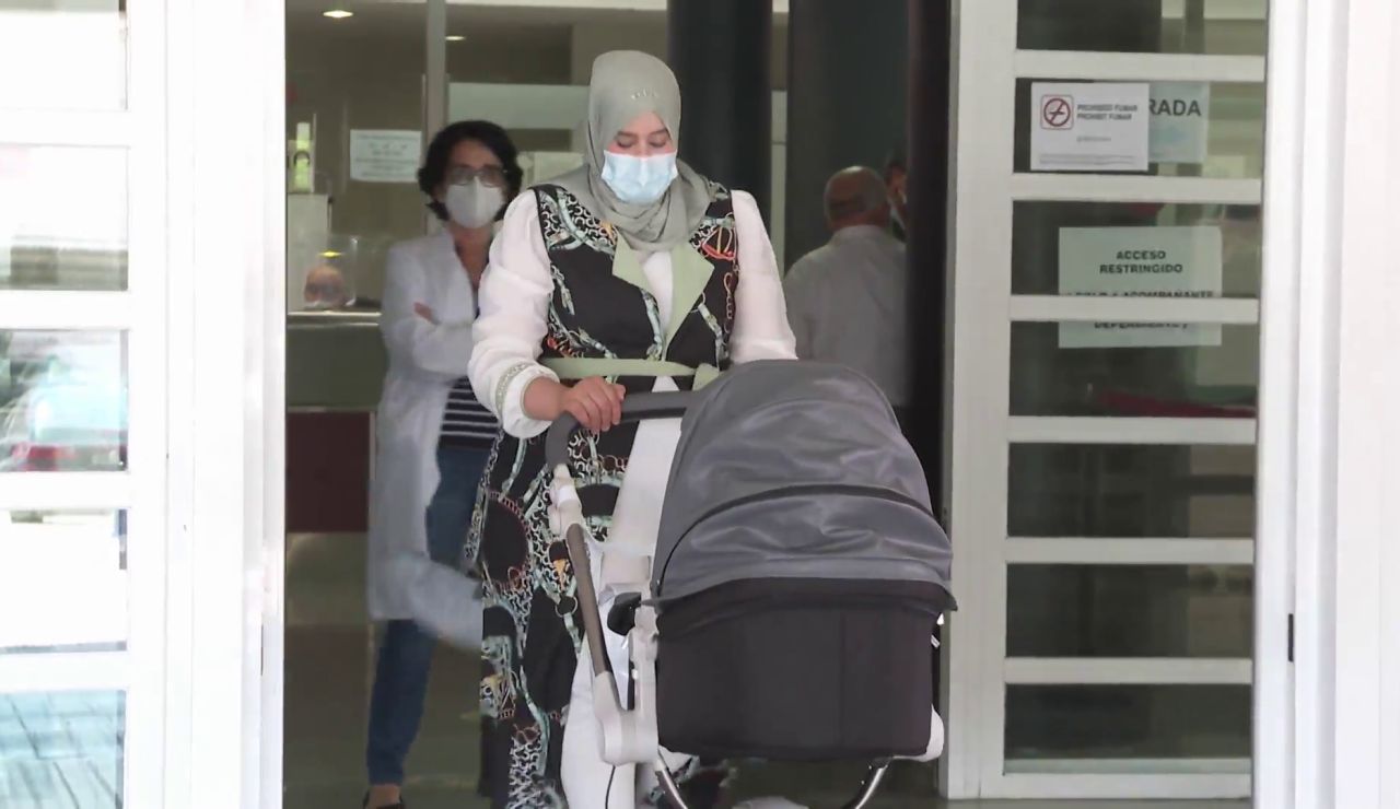 Una mujer da a luz a su bebé sano tras estar 24 días ingresada en la UCI por coronavirus Una mujer da a luz a su bebé sano tras estar 24 días ingresada en la UCI por coronavirus