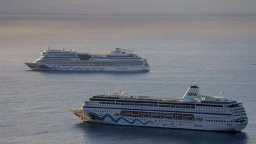 Imagen de dos cruceros tur&iacute;sticos