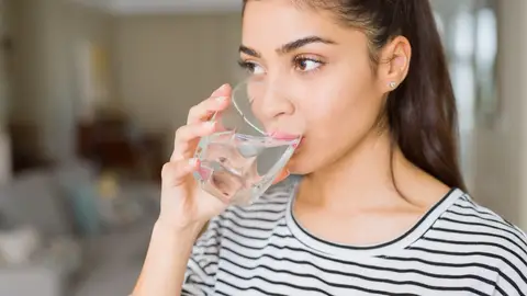 Bebiendo agua Bebiendo agua