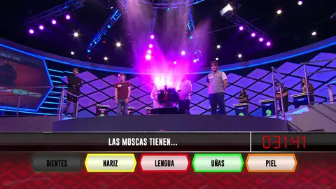 Las uñas de las moscas arañan el dinero de la tercera bomba a ‘Los jorobados’ ‘Los jorobados’ habían superado el ecuador de la fase inicial habiendo conseguido desactivar todas las bombas. Para seguir soñando con el pleno, debían acertar esta tercera bomba sobre partes del cuerpo de las moscas. Las uñas de las moscas arañan el dinero de la tercera bomba a ‘Los jorobados’