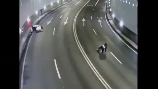 La policía de A Coruña lanza un vídeo de derrapes para concienciar sobre los límites de velocidad La policía de A Coruña lanza un vídeo de derrapes para concienciar sobre los límites de velocidad
