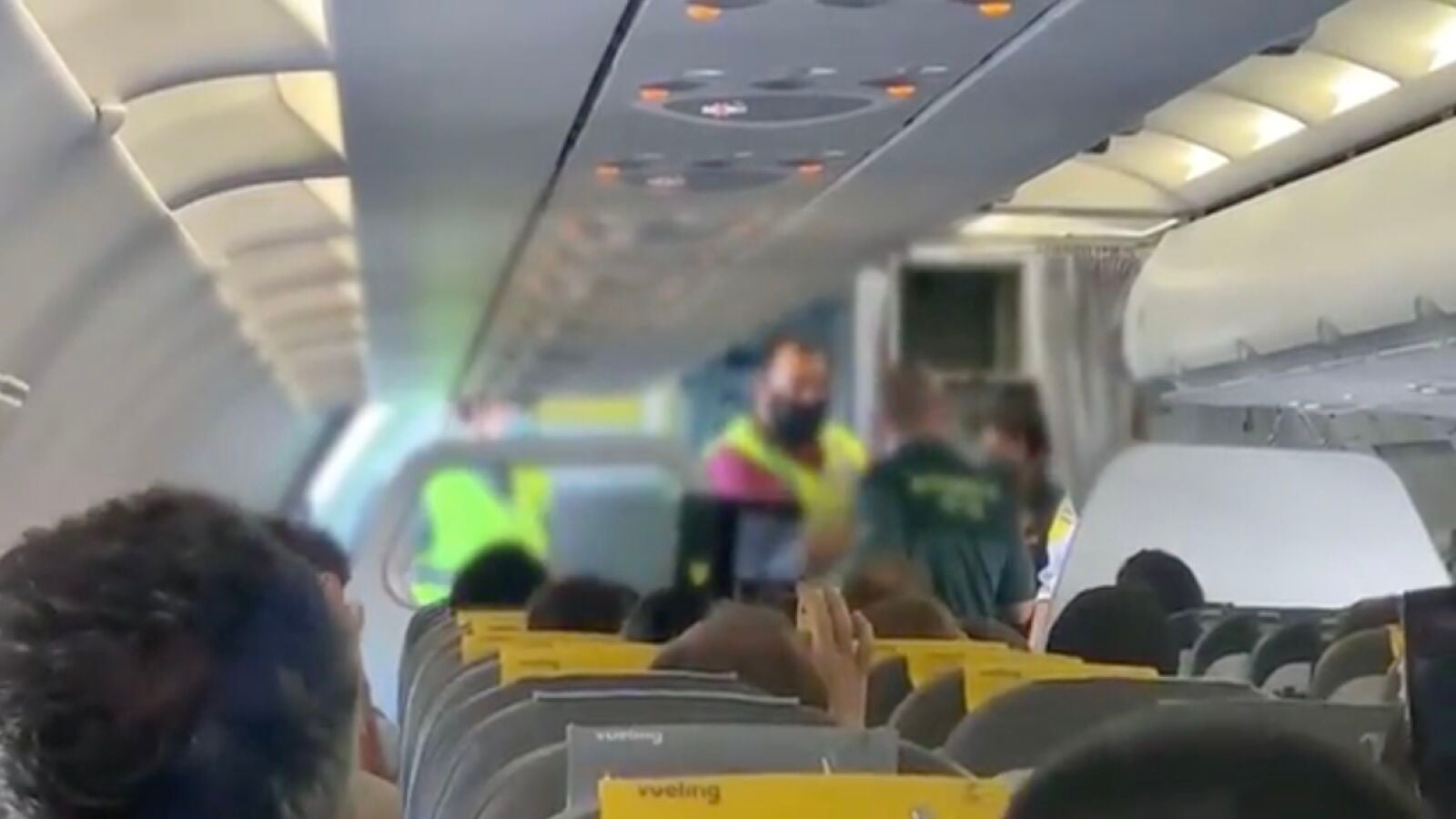 Una mujer retrasa el despegue de un vuelo al negarse a apagar su teléfono móvil en Palma 