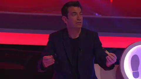 Arturo Valls la lía al expulsar las malas energías en ‘¡Ahora caigo!’ Arturo Valls la lía al expulsar las malas energías en ‘¡Ahora caigo!’