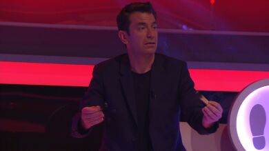 ¿Fuego? Arturo Valls hace saltar la alarma de incendios en el plató de '¡Ahora caigo!'