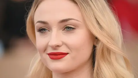 La actriz Sophie Turner La actriz Sophie Turner
