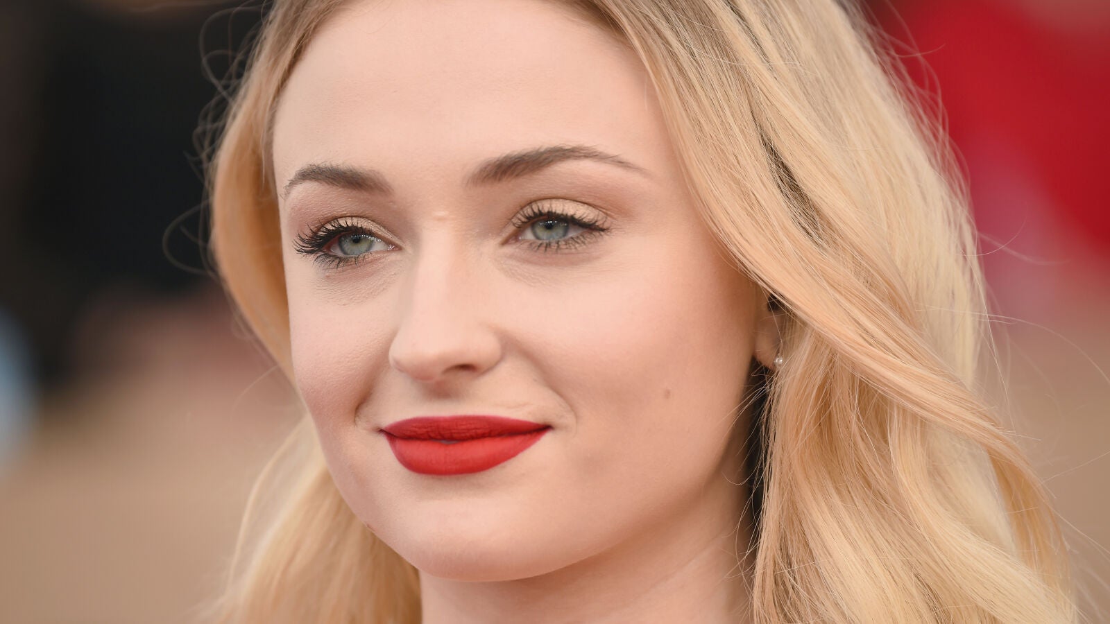 Sophie Turner comparte fotos de su tonificado abdomen meses después de dar a luz