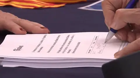 El PP reúne firmas contra los indultos del 'procés' El PP reúne firmas contra los indultos del 'procés'