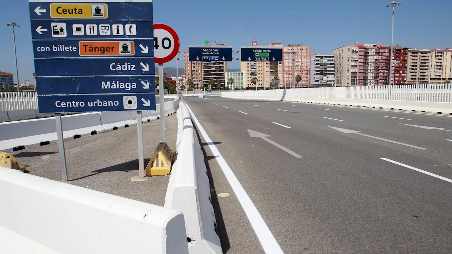 Acceso al puerto de Algeciras (Cádiz) sin tráfico