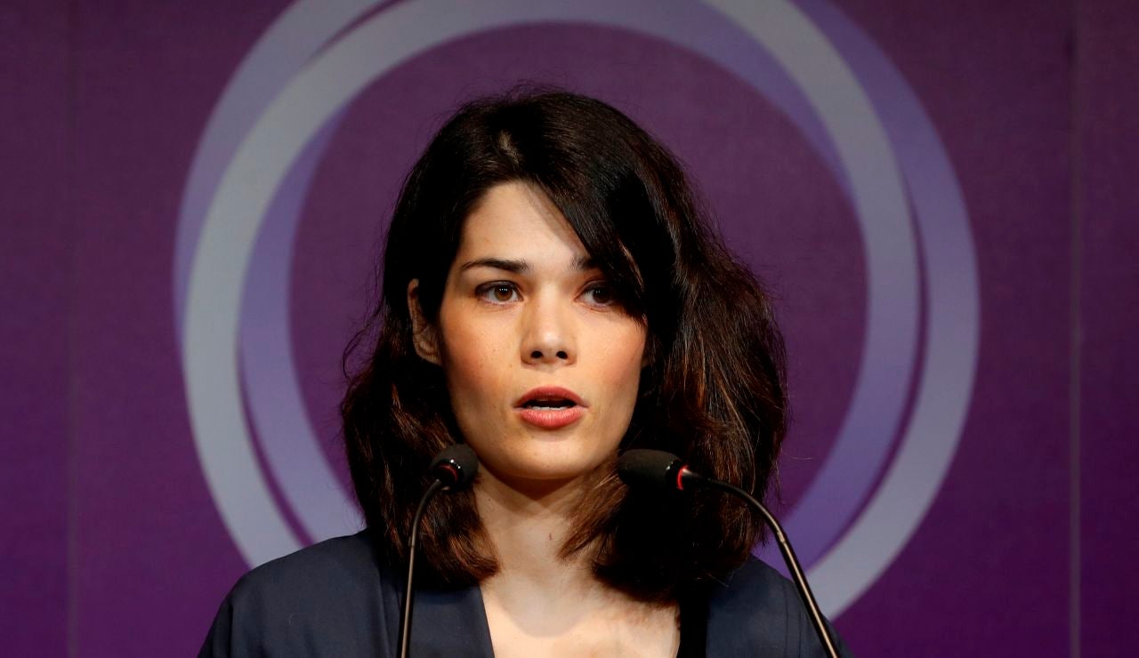 Isa Serra renuncia a su escaño en la Asamblea de Madrid: "Asumiré responsabilidades en Podemos a nivel estatal" Isa Serra renuncia a su escaño en la Asamblea de Madrid: "Asumiré responsabilidades en Podemos a nivel estatal"