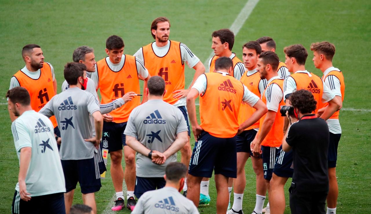 El entrenador de la selección española, Luis Enrique, dirige un entrenamiento en Las Rozas El entrenador de la selección española, Luis Enrique, dirige un entrenamiento en Las Rozas