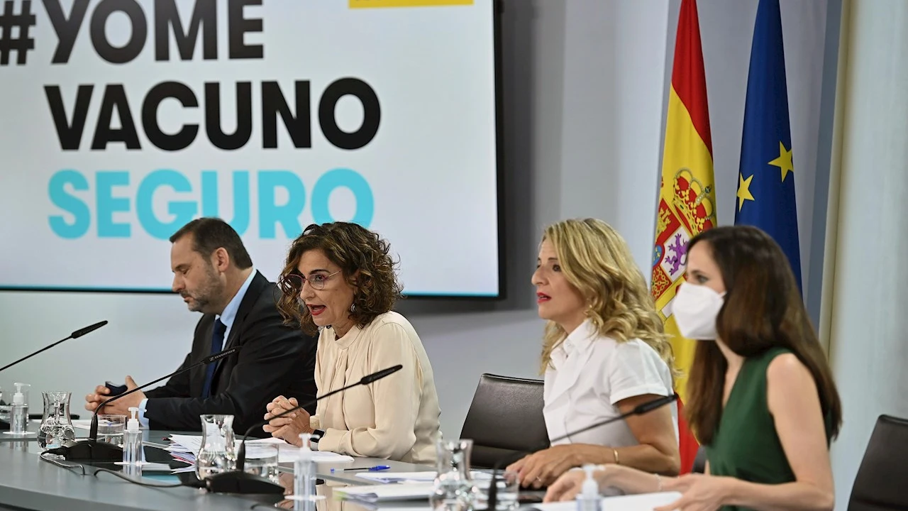 (De izq a der) Los ministros de Transporte, José Luis Ábalos; de Hacienda y portavoz del Gobierno, María Jesús Montero; de Empleo, Yolanda Díaz, y de Derechos Sociales, Ione Belarra, participan en la rueda de prensa posterior a la reunión del Consejo de Ministros, este martes en el complejo del Palacio de la Moncloa, en Madrid (De izq a der) Los ministros de Transporte, José Luis Ábalos; de Hacienda y portavoz del Gobierno, María Jesús Montero; de Empleo, Yolanda Díaz, y de Derechos Sociales, Ione Belarra, participan en la rueda de prensa posterior a la reunión del Consejo de Ministros, este martes en el complejo del Palacio de la Moncloa, en Madrid