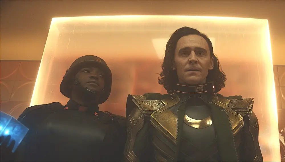 Wunmi Mosaku y Tom Hiddleston en 'Loki'