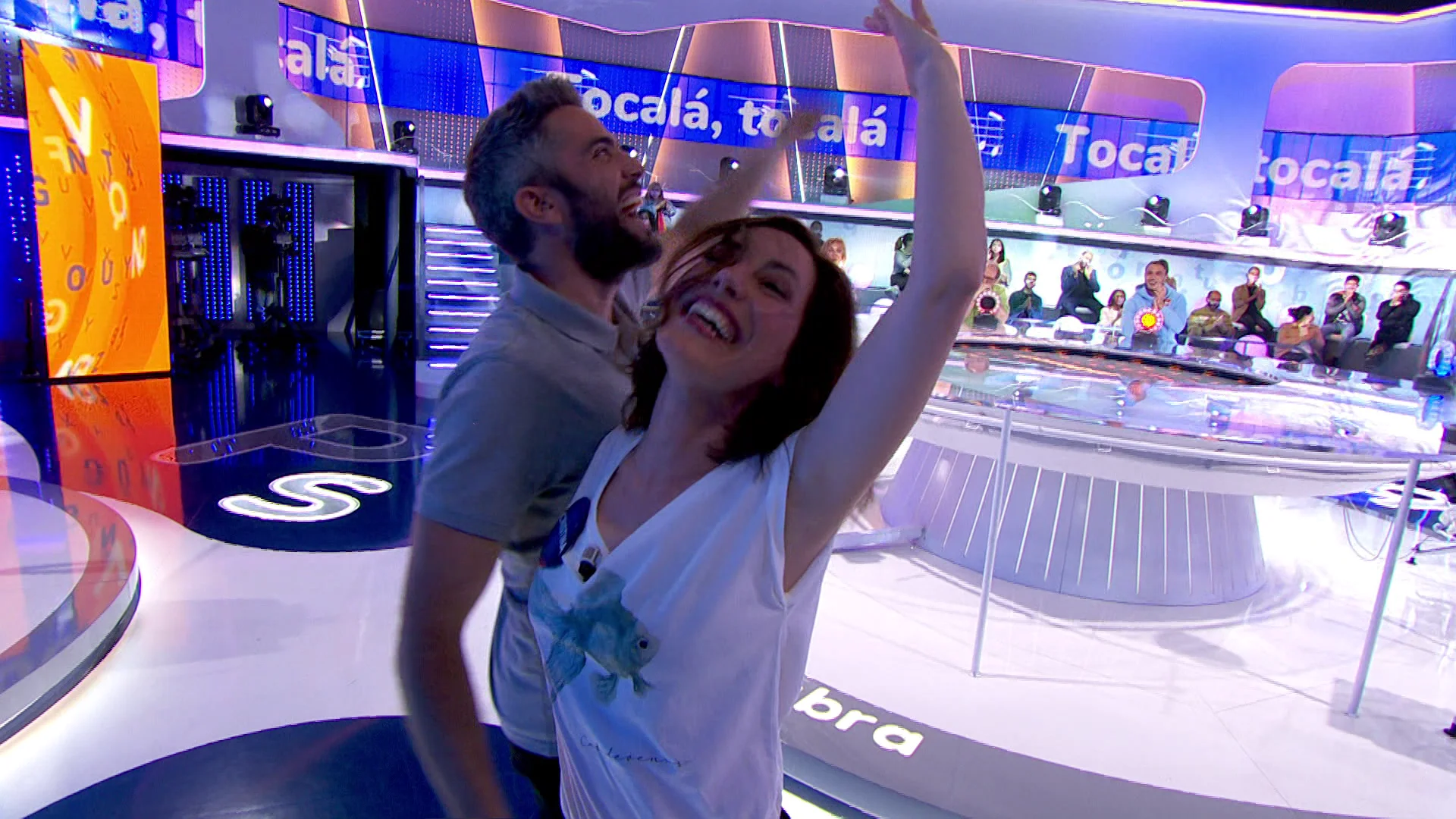 El &ldquo;flow&rdquo; de Carlo Costanzia y las sevillanas de Roberto Leal y Cristina Gallego con &lsquo;T&oacute;cala, t&oacute;cala&rsquo;