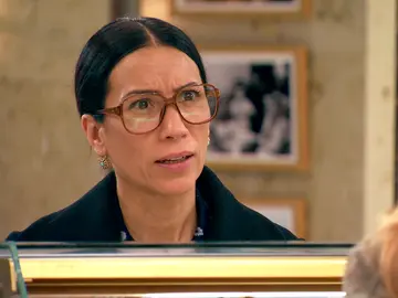 Manolita tienta a Maica para que se involucre en el caso de Beltrán Manolita tienta a Maica para que se involucre en el caso de Beltrán