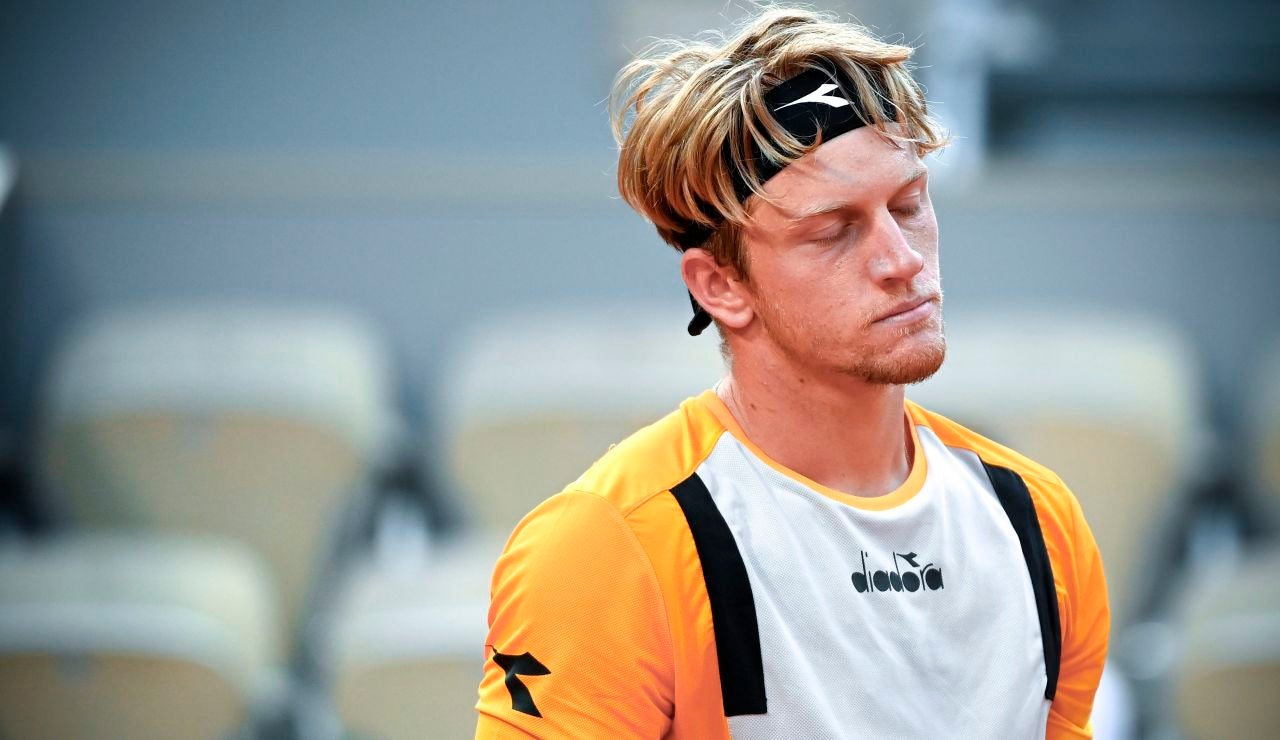 Alejandro Davidovich se desfonda ante Zverev y cae eliminado en cuartos de Roland Garros Alejandro Davidovich se desfonda ante Zverev y cae eliminado en cuartos de Roland Garros