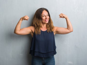 Mujer con brazos tonificados