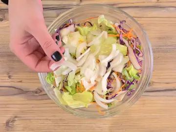 Cómo suavizar el sabor de la cebolla cruda para tus ensaladas Cómo suavizar el sabor de la cebolla cruda para tus ensaladas
