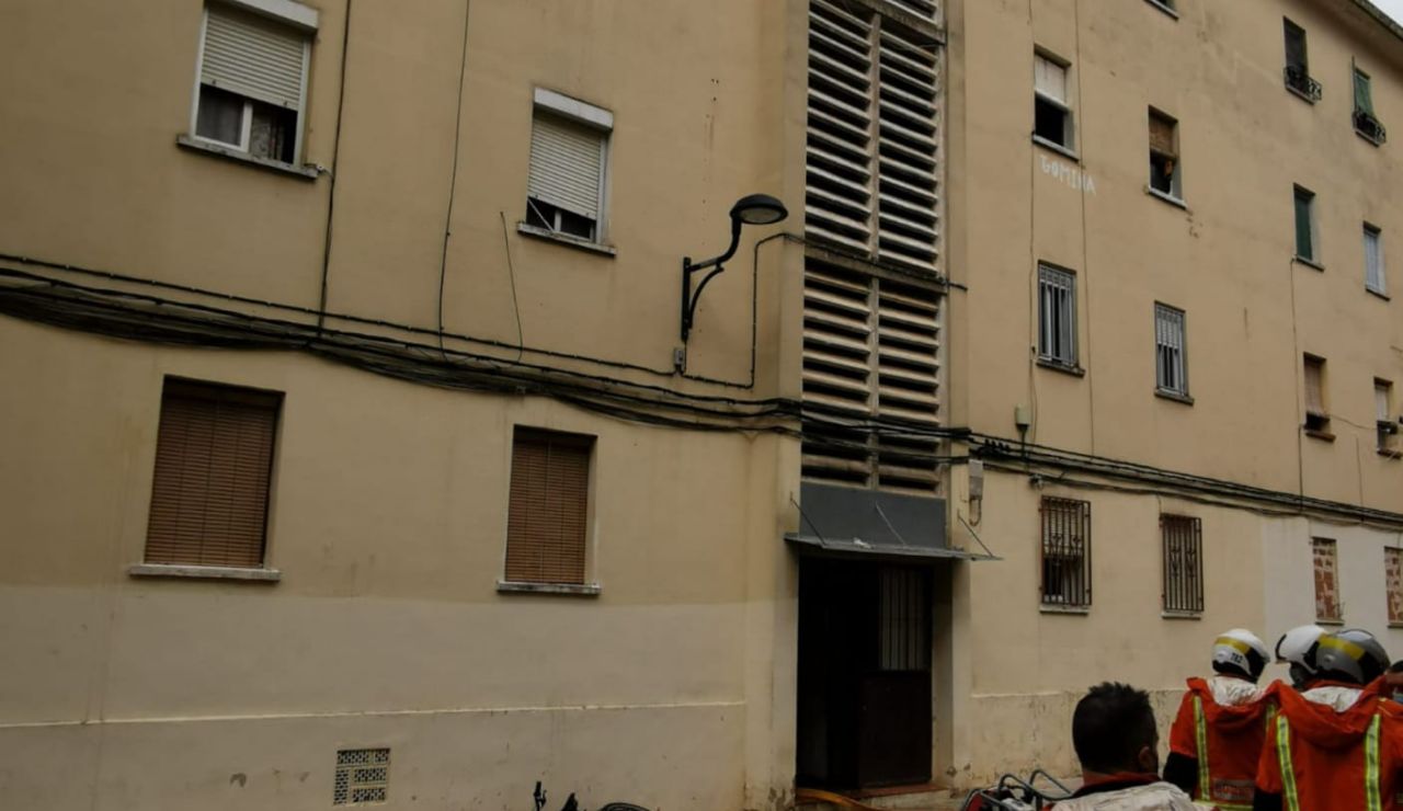 Fallece un hombre y otras tres personas resultan heridas en un incendio en Algemesí Fallece un hombre y otras tres personas resultan heridas en un incendio en Algemesí