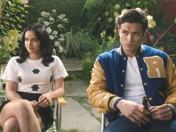 Camila Mendes y Charles Melton en 'Riverdale' Camila Mendes y Charles Melton en 'Riverdale'