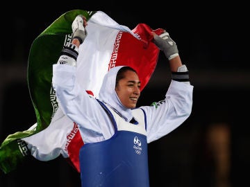  Kimia Alizadeh, única medallista olímpica en la historia de Irán, decide abandonar su país y competirá en los Juegos Olímpicos bajo bandera blanca