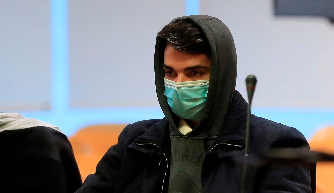 Condena de 15 años de prisión al 'caníbal de Ventas' por matar, descuartizar y comerse a su madre en Madrid Condena de 15 años de prisión al 'caníbal de Ventas' por matar, descuartizar y comerse a su madre en Madrid